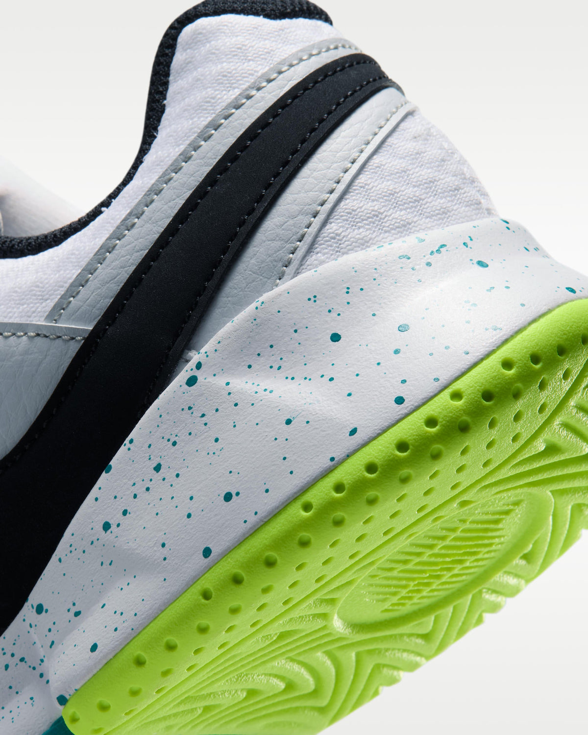 NikeCourt Lite 4